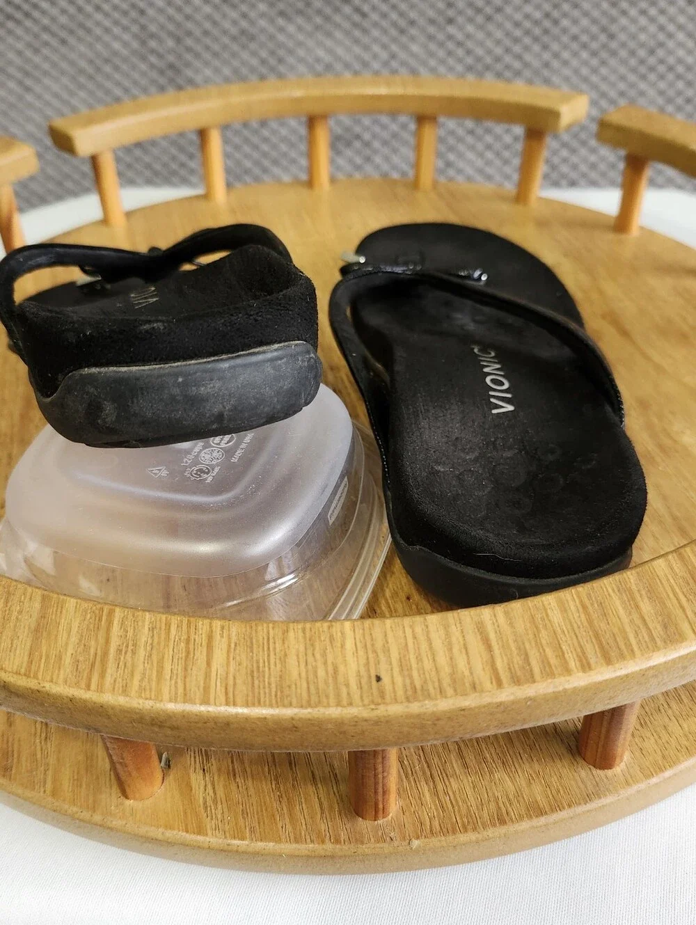 Vionic Black Bow Thong Sandals